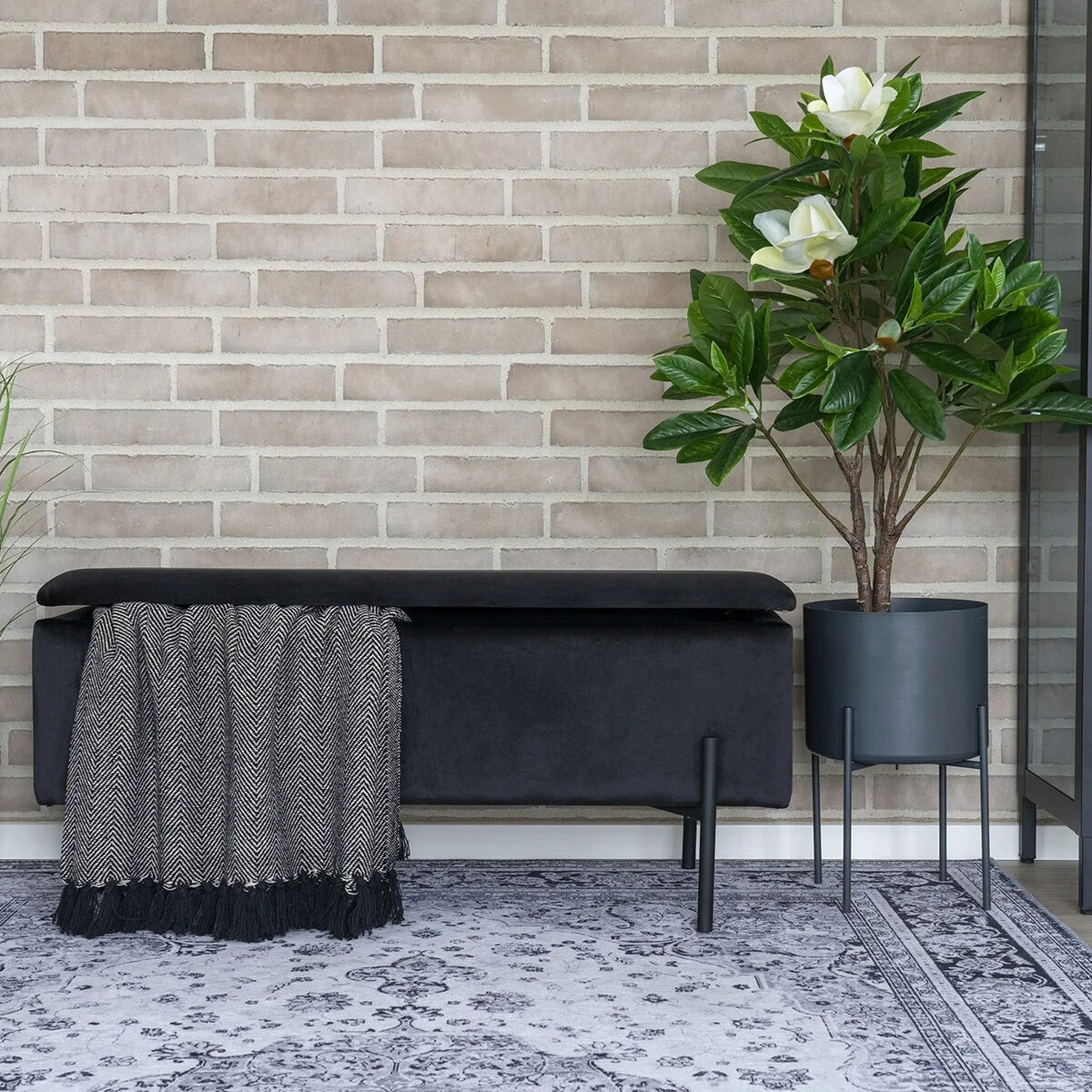 House Nordic Watford penkki säilytystilalla samettinen musta